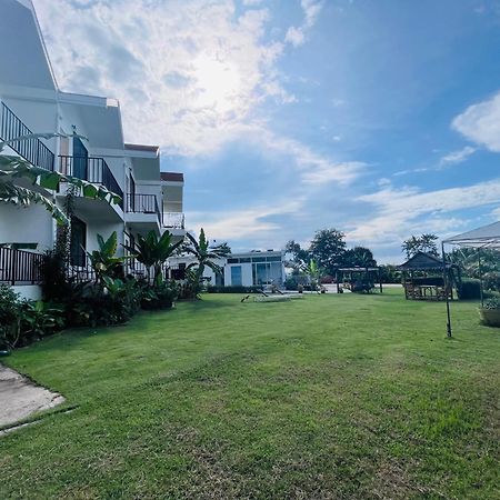 White Seaview Residence Klong Muang Beach Εξωτερικό φωτογραφία