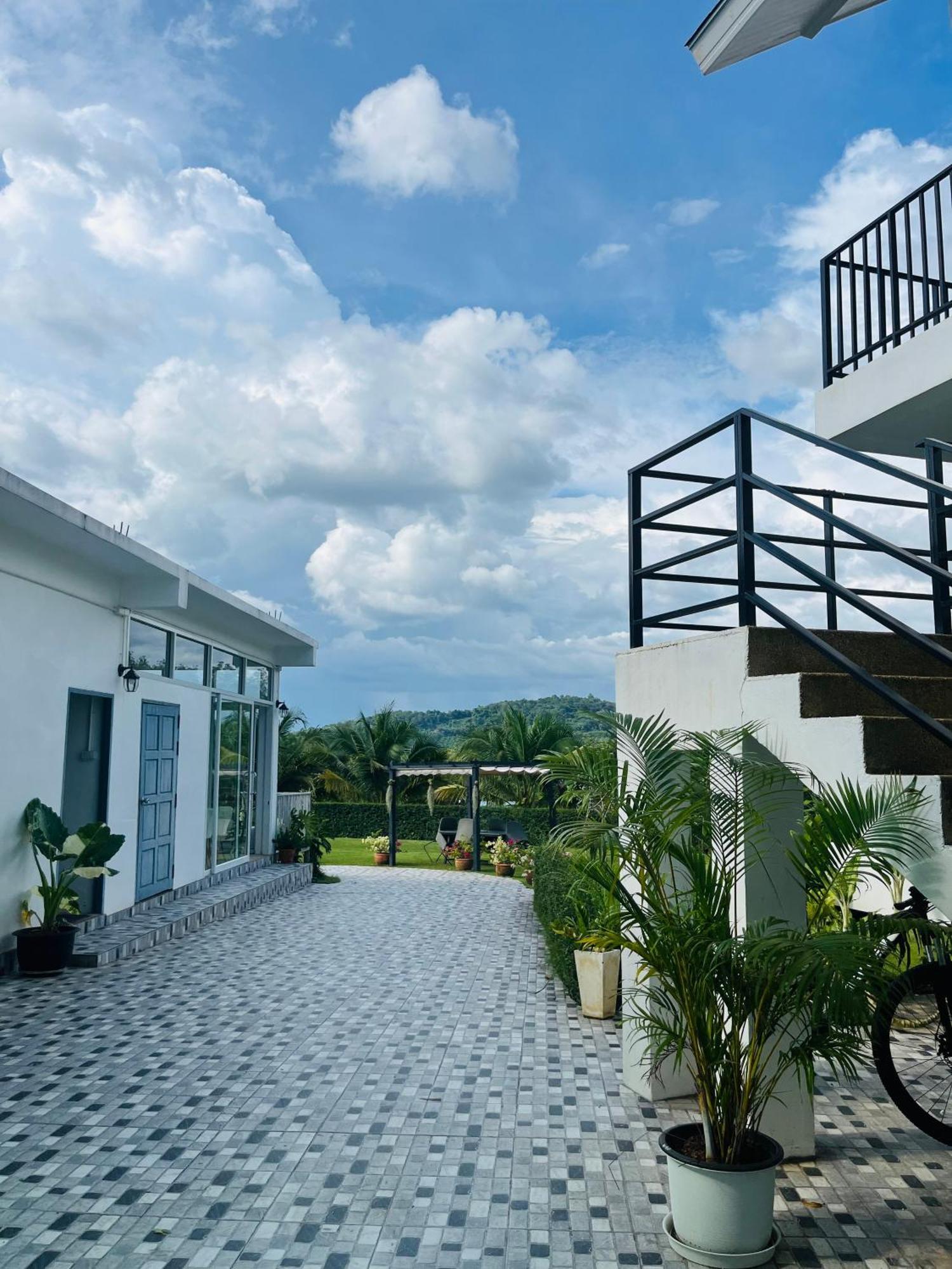 White Seaview Residence Klong Muang Beach Εξωτερικό φωτογραφία